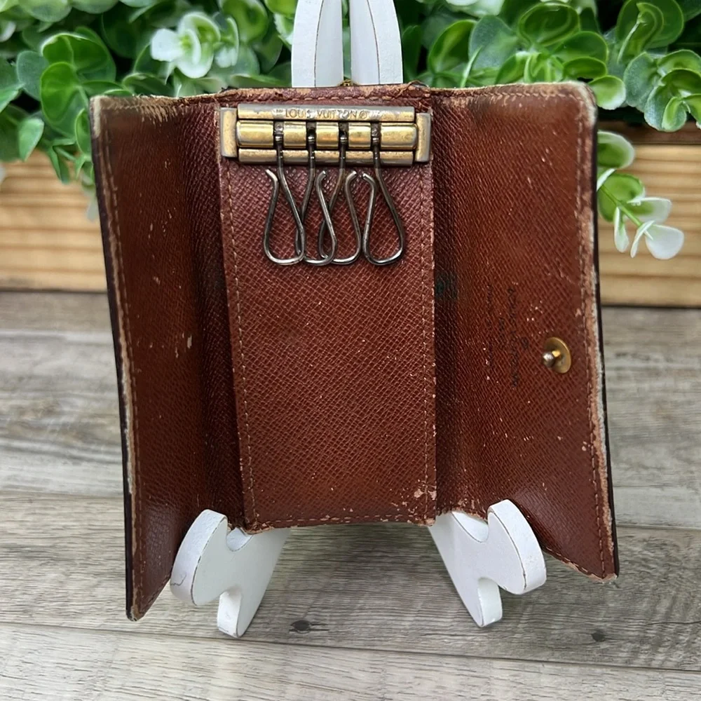 Louis Vuitton Authentic Monogram Canvas 4 Key Holder